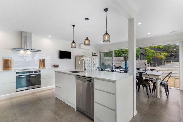 6 Crossland Place Maraetai_10