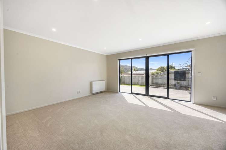 13 Henrietta Maxwell Grove Wainuiomata_7