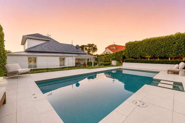 1 Almond Grove Greenhithe_2