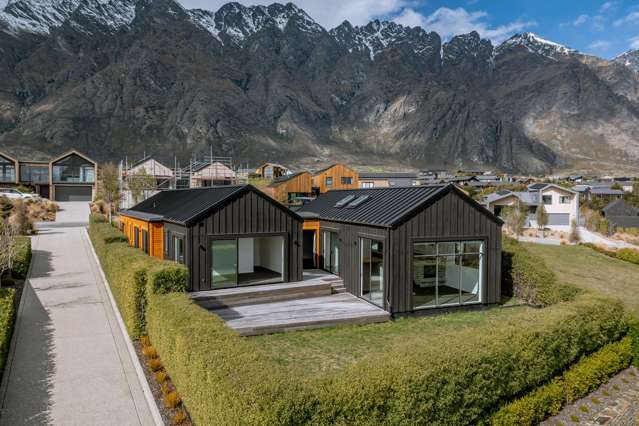 Lake views and privacy with home stay potential