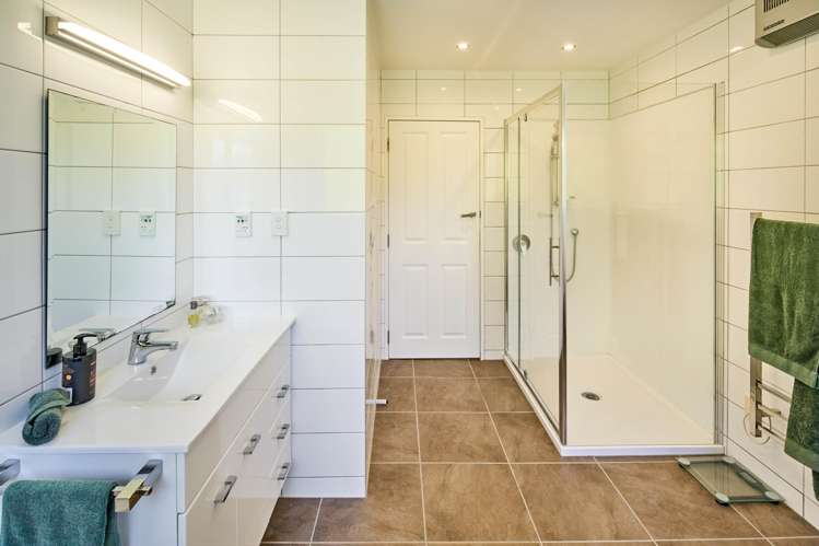 8 Balliol Drive Tawa_10