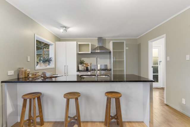 1/17 Fairclough Road Beach Haven_2