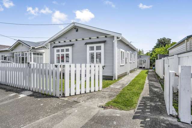 Nest or Invest in Sought-After Petone