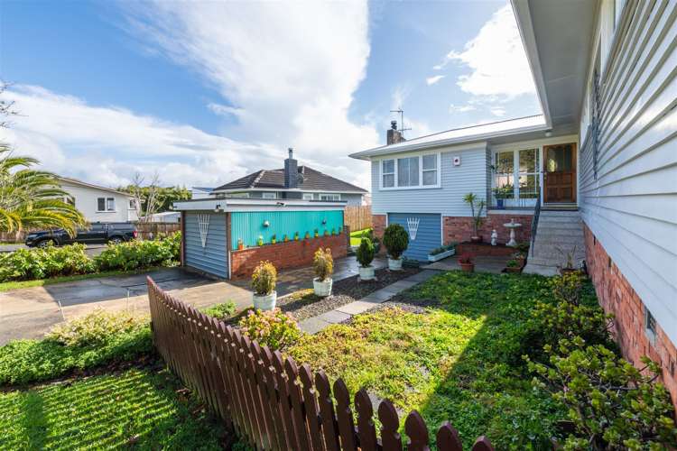 70 Sylvan Crescent Te Atatu South_24