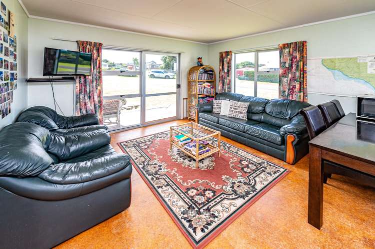 15 Nukumaru Parade_4