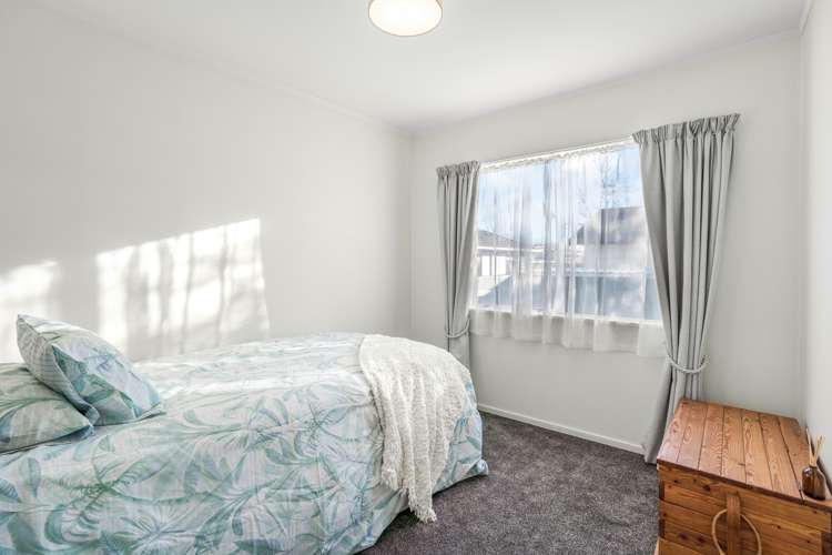 5 Glenbrook Grove Naenae_14