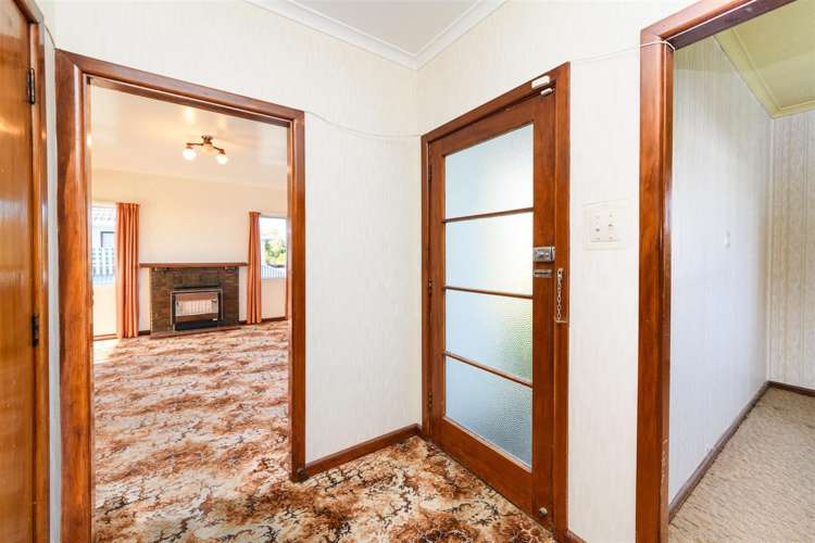 27 Lower High Street Marton_28