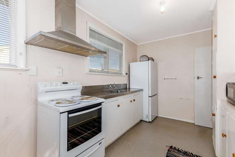 10 Miranda Street Cannons Creek_15