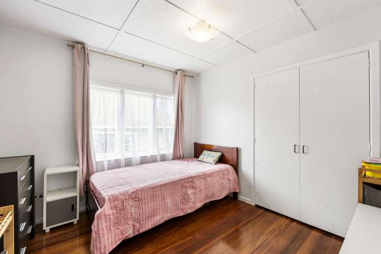 6 8 & 8A Huxley Place_27