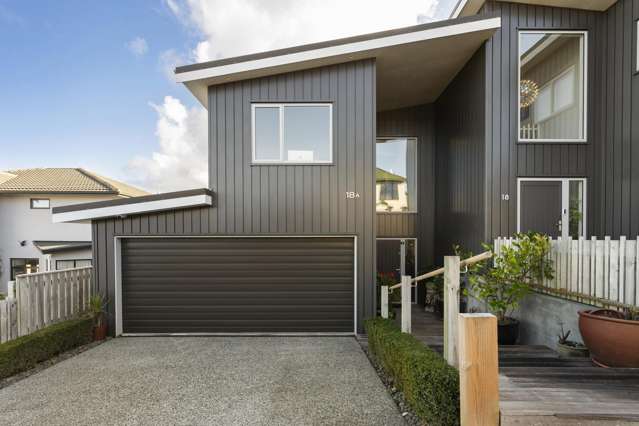NEAR NEW WITH STUNNING VIEW