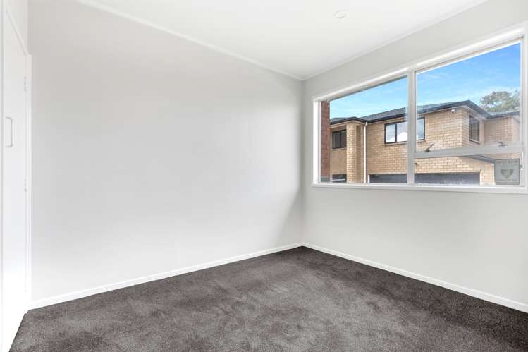 2/94 Beaumonts Way Manurewa_3