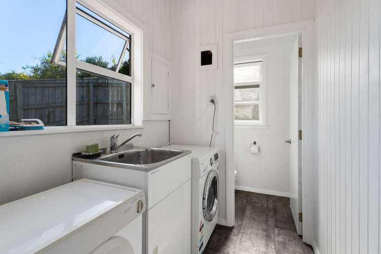 24 Tremewan Street Tawa_16