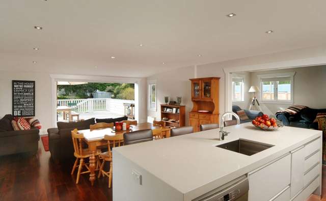 LARGE 4 BEDROOM HOME MT EDEN