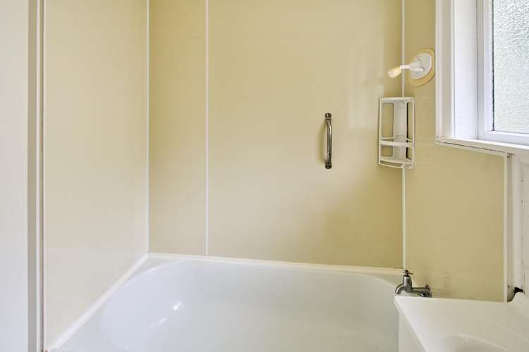 14 Boyd Grove Naenae_6