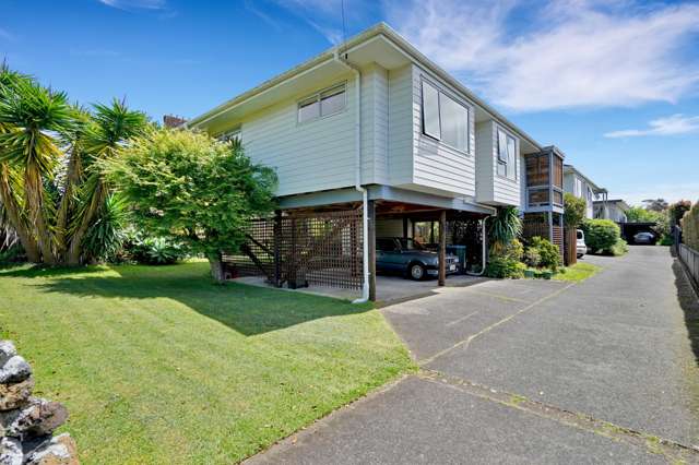 Two Double Bedrooms & Two Covered Carparks - Mt Albert Grammar Zone