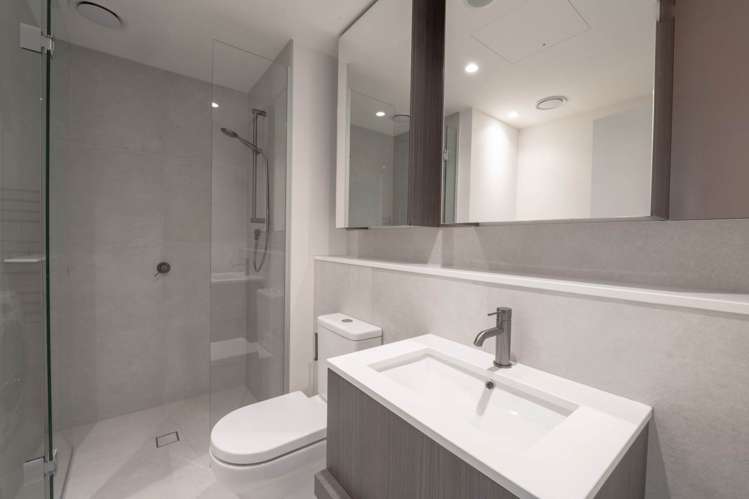 1001/10 Commerce Street Auckland Central_14