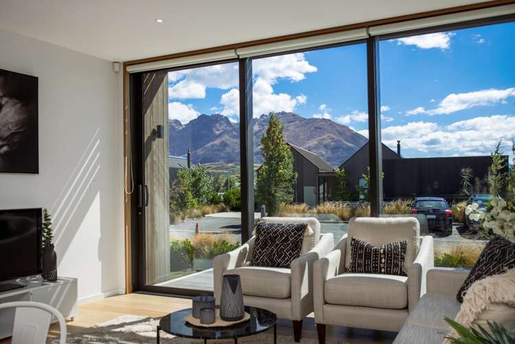 27 Falconer Rise Jacks Point_4