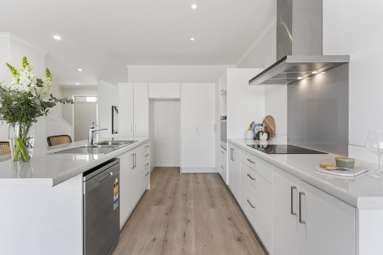 120 Squadron Drive_3