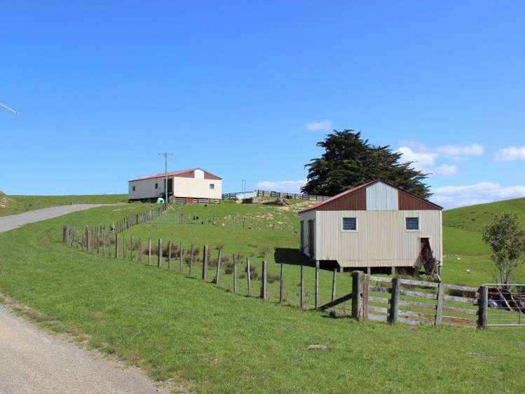 1072 Mangatuna Road Rangitikei Surrounds_14