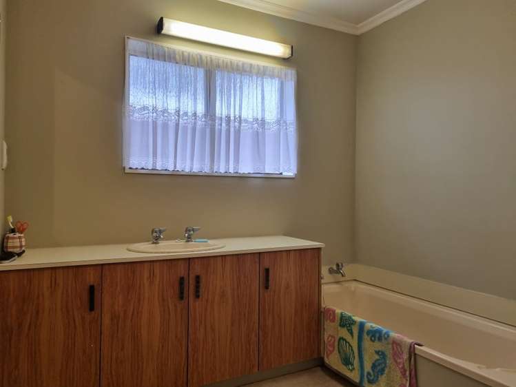 2/7 Broadway 10858_9
