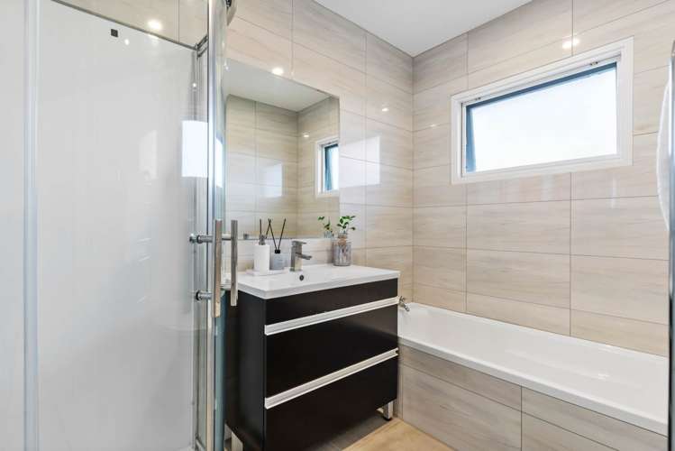 2/3 Howe Street Howick_10