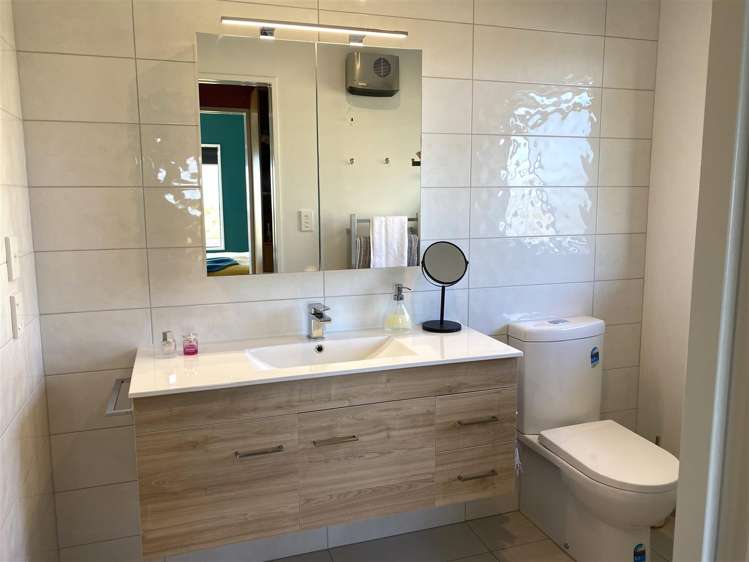 22 Karoro Place Karoro_18