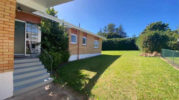 24 Three Mile Bush Road 11601_1