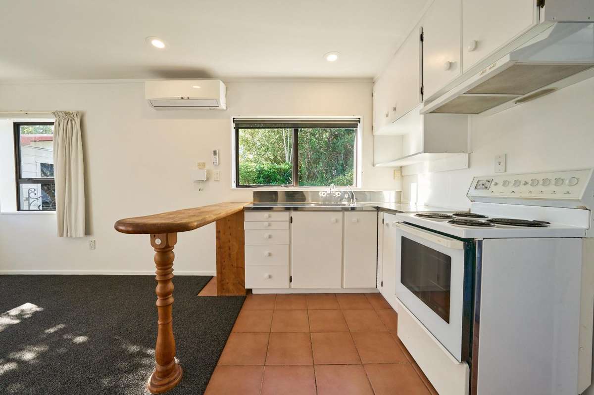 Charming Two-Bedroom Cottage with Sunny Outdoor Living 5