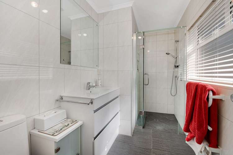 18 Chesterfield Way Orewa_16