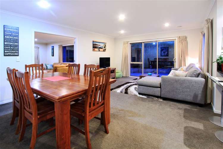 42 Te Puia Drive Aotea_3