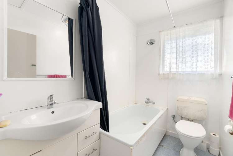 7 Manston Road Mangere_13