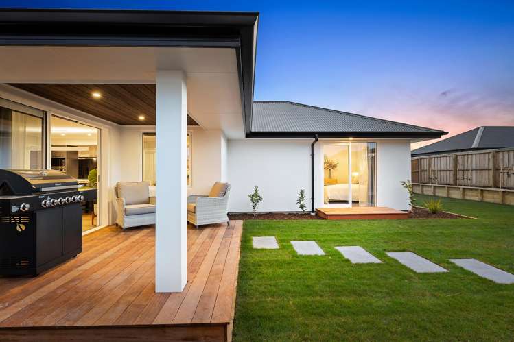 8 Strowan Avenue Elgin_4