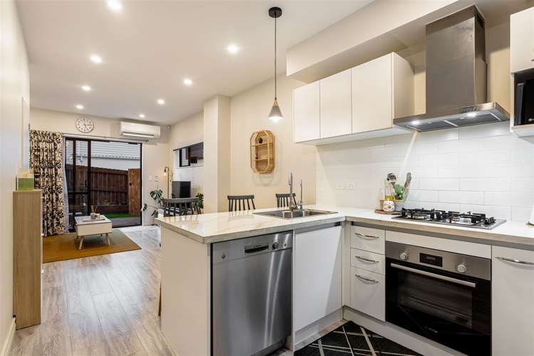 4/6 Hepburn Road Glendene_6