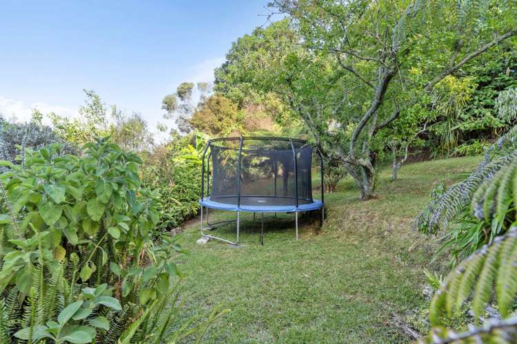 681 East Coast Road Browns Bay_18