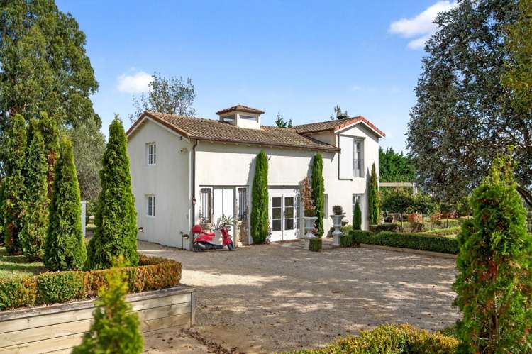 51 Southdown Drive 11146_1