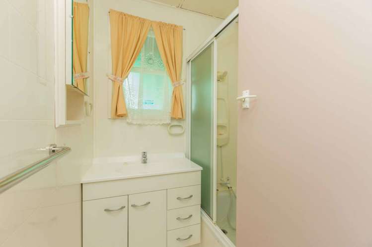 6 Hamill Road Otara_10