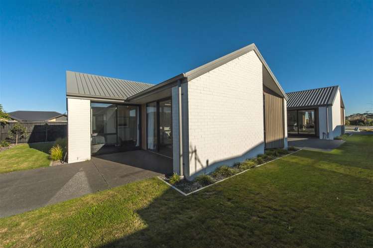 53 Vernon Drive Lincoln_17