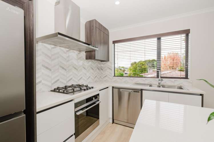 2/11 Gazeley Avenue Silverdale_3