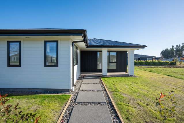 16 Maison Way Rangatira Park_1