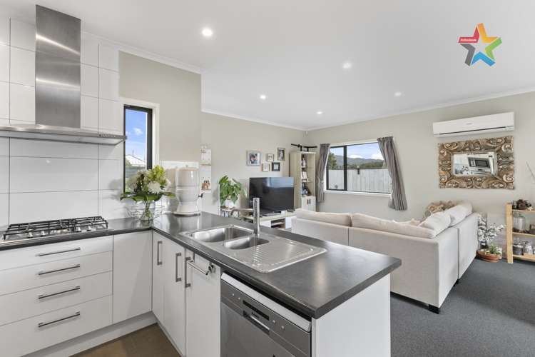 51 Fraser Colman Grove Wainuiomata_3