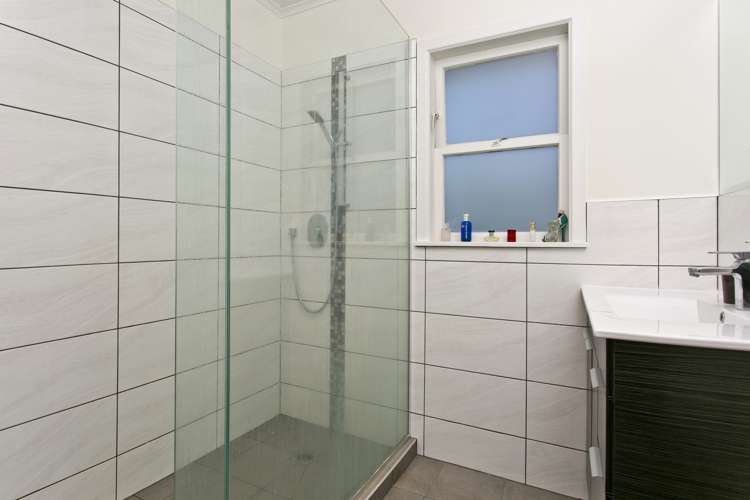 1/73 Chivalry Road Glenfield_13