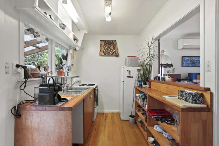 2/2 Earl Road Titirangi_6