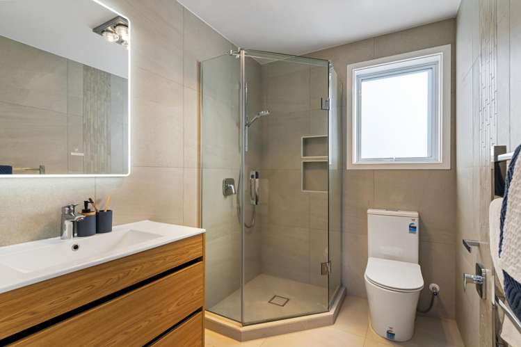 62A Vandeleur Avenue Birkdale_18
