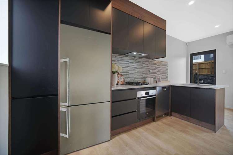 46 Picturesque Drive 10673_3