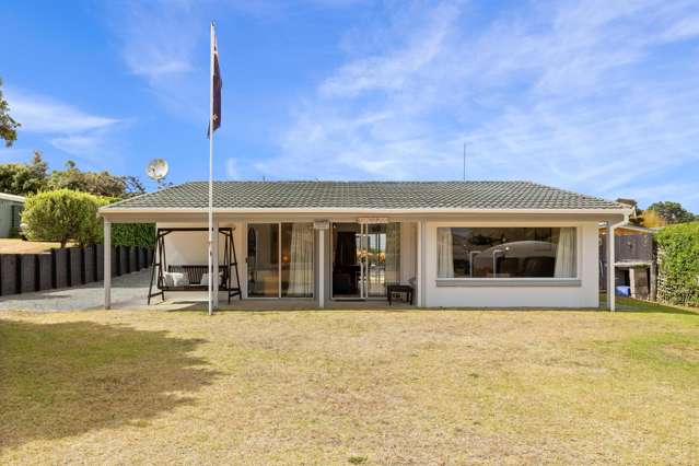 Coastal Kiwi Beach Home - Blue Chip Location