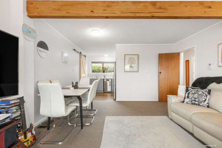 2/231 Queen Street Pukekohe_10