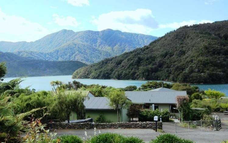3184 Archers Road Tennyson Inlet_1