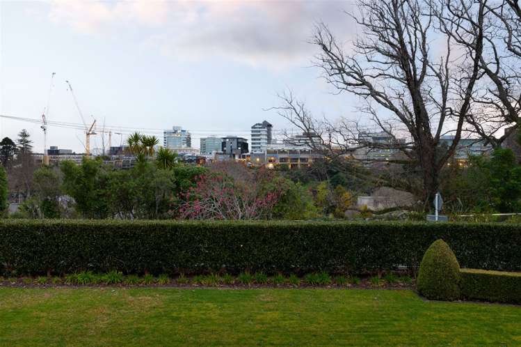 134 River Road Hamilton East_30