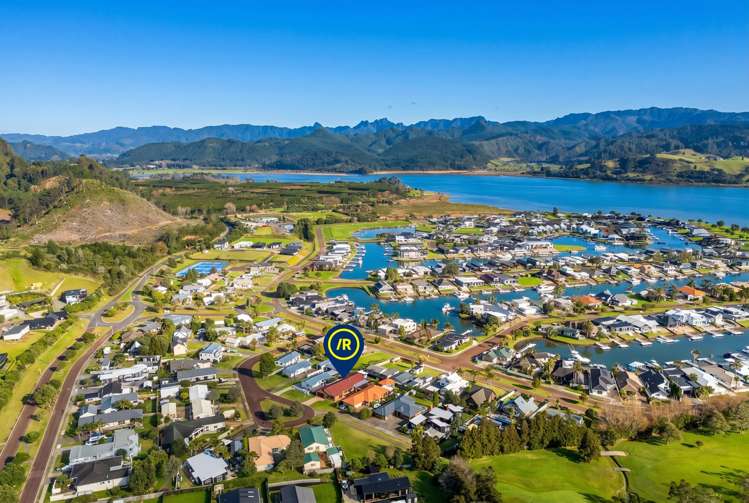109 The Yardarm Pauanui_23