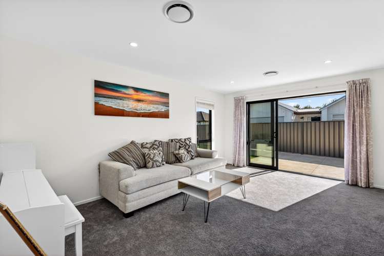 609 Lyndhurst Road Frimley_6